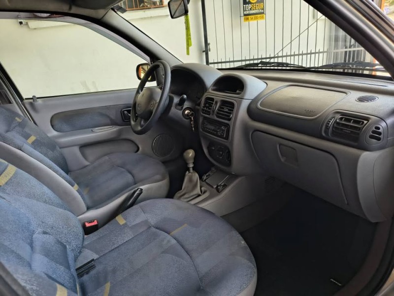 CLIO 1.6 RN SEDAN 16V GASOLINA 4P MANUAL - 2001 - CAXIAS DO SUL