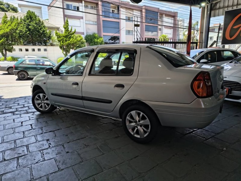 CLIO 1.6 RN SEDAN 16V GASOLINA 4P MANUAL - 2001 - CAXIAS DO SUL