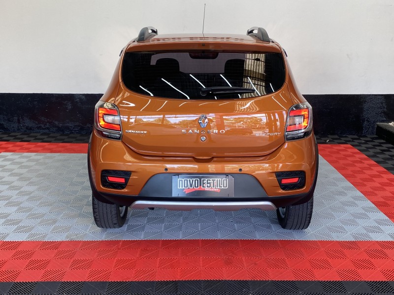 SANDERO 1.6 STEPWAY 8V FLEX 4P AUTOMATIZADO - 2015 - CAXIAS DO SUL