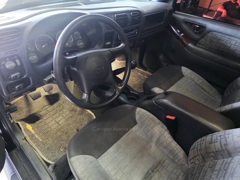 BLAZER 2.4 MPFI COLINA 4X2 8V GASOLINA 4P MANUAL - 2005 - CAXIAS DO SUL