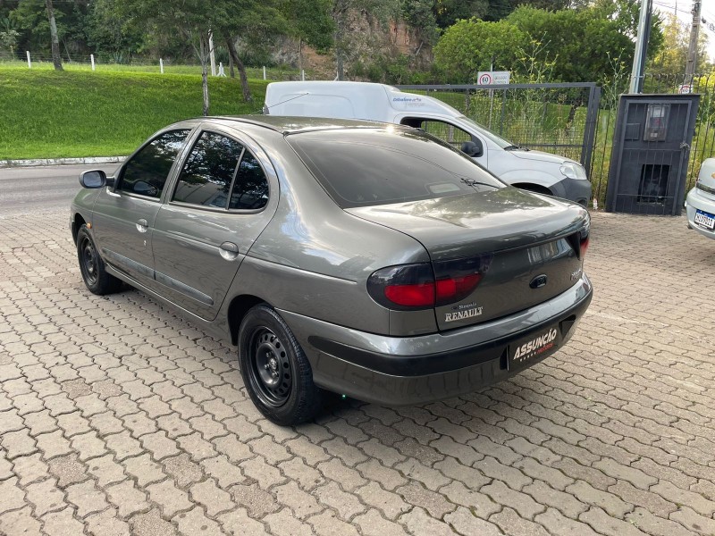 MÉGANE 2.0 RXE SEDAN 8V GASOLINA 4P MANUAL - 2000 - CAXIAS DO SUL