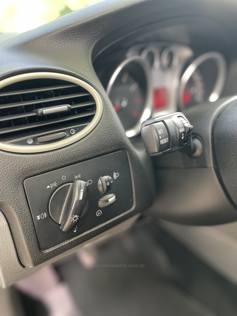 FOCUS 1.6 GLX 8V FLEX 4P MANUAL - 2011 - BENTO GONçALVES