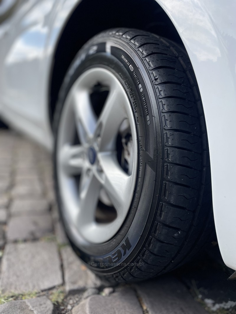 FOCUS 1.6 GLX 8V FLEX 4P MANUAL - 2011 - BENTO GONçALVES