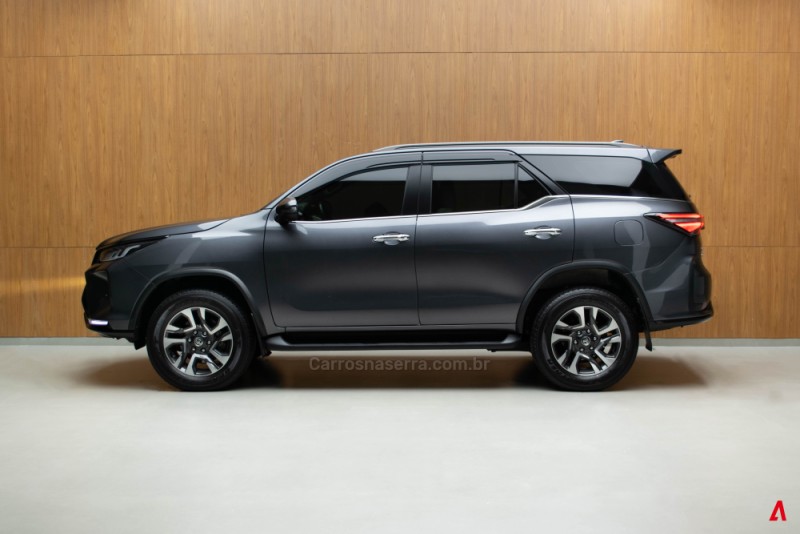 HILUX SW4 2.8 4X4 DIAMOND 16V TURBO DIESEL 4P 7 LUGARES AUTOMATICO - 2024 - GARIBALDI