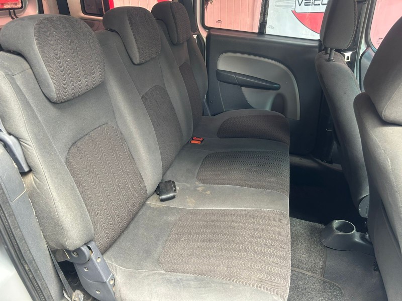 DOBLÓ 1.8 MPI HLX 8V FLEX 4P MANUAL - 2011 - TRêS COROAS