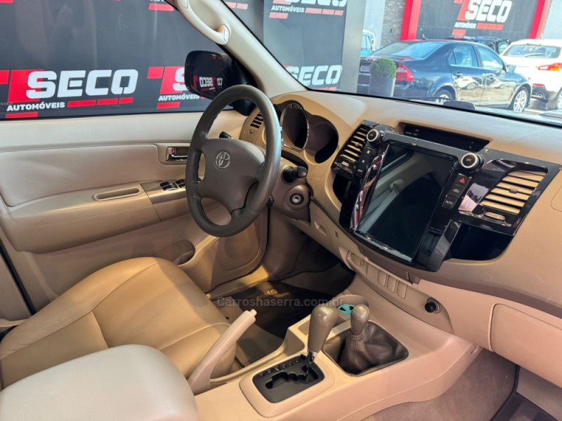 HILUX SW4 4.0 SRX 4X4 7 LUGARES V6 24V GASOLINA 4P AUTOMÁTICO - 2006 - PASSO FUNDO