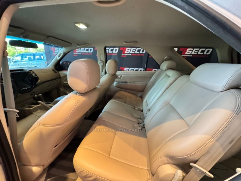 HILUX SW4 4.0 SRX 4X4 7 LUGARES V6 24V GASOLINA 4P AUTOMÁTICO - 2006 - PASSO FUNDO