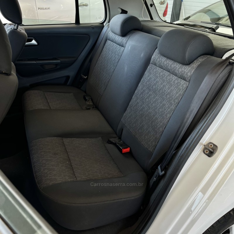 FOX 1.0 MI 8V FLEX 4P MANUAL - 2014 - VACARIA