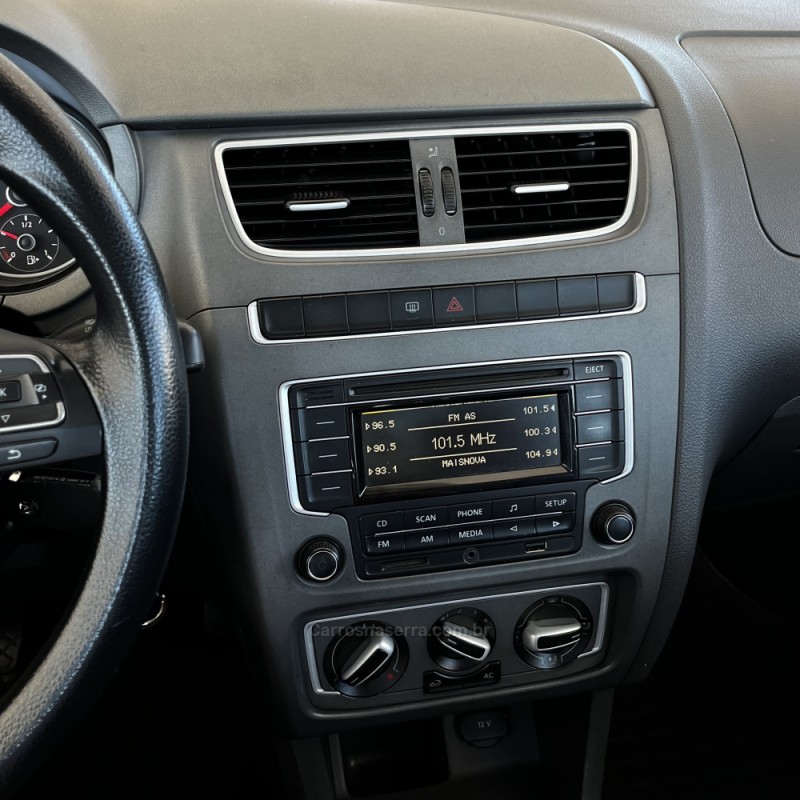 FOX 1.0 MI 8V FLEX 4P MANUAL - 2014 - VACARIA