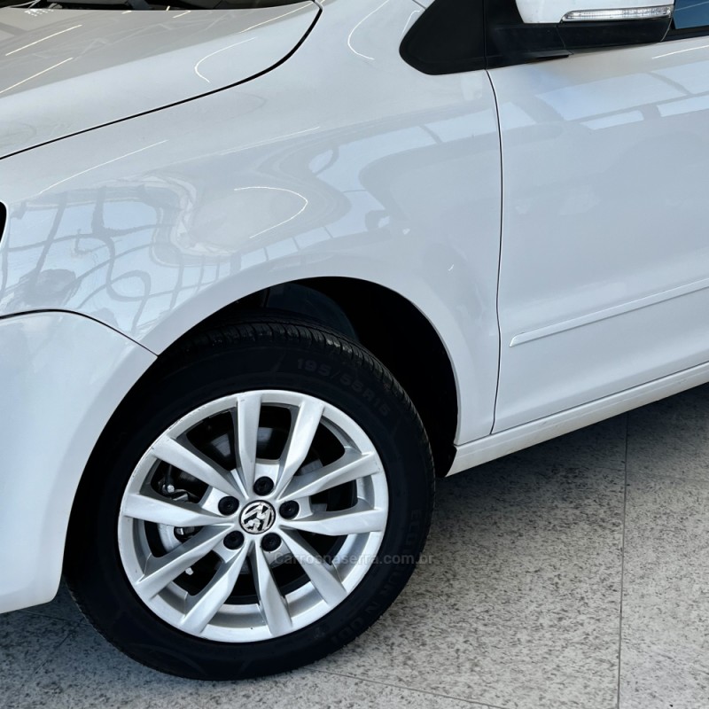 FOX 1.0 MI 8V FLEX 4P MANUAL - 2014 - VACARIA