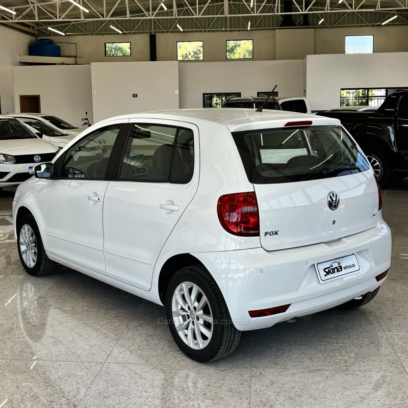 FOX 1.0 MI 8V FLEX 4P MANUAL - 2014 - VACARIA