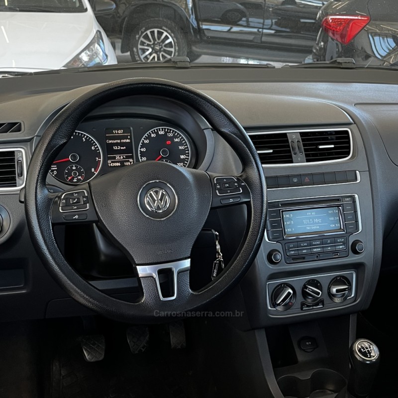 FOX 1.0 MI 8V FLEX 4P MANUAL - 2014 - VACARIA