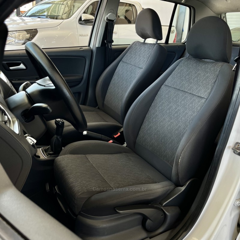 FOX 1.0 MI 8V FLEX 4P MANUAL - 2014 - VACARIA