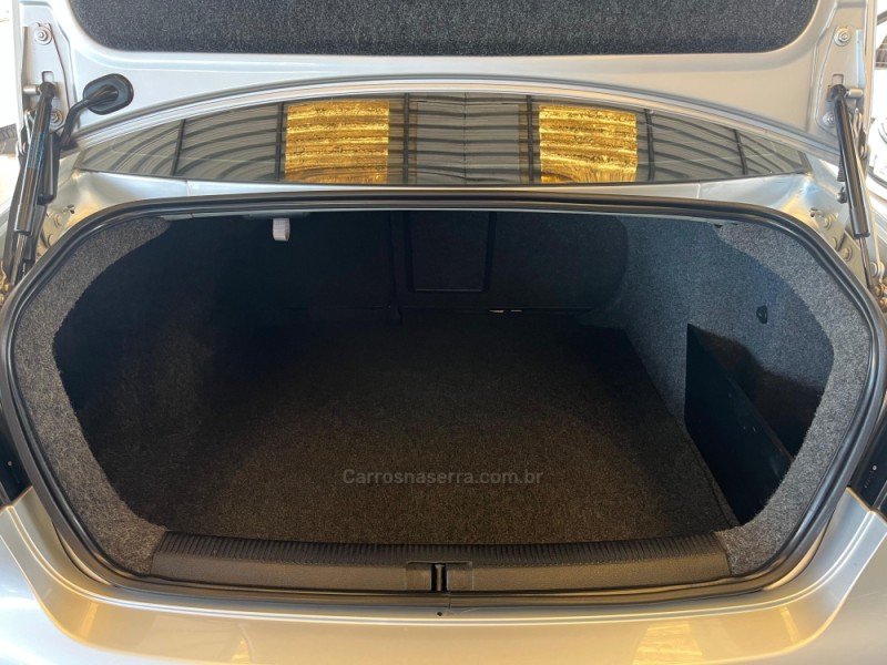 JETTA 2.5 I 20V 170CV GASOLINA 4P TIPTRONIC - 2009 - SANTA CRUZ DO SUL