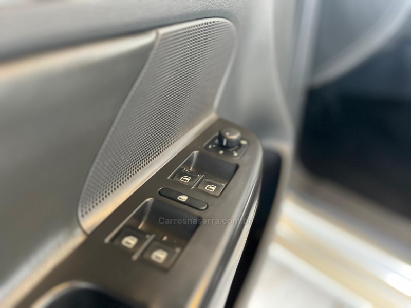 JETTA 2.5 I 20V 170CV GASOLINA 4P TIPTRONIC - 2009 - SANTA CRUZ DO SUL