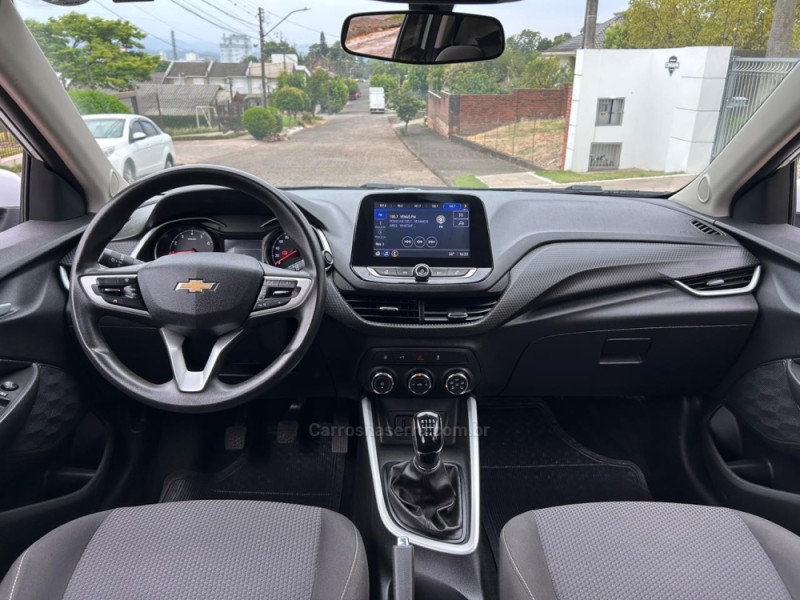 ONIX 1.0 12V FLEX 4P MANUAL - 2023 - VENâNCIO AIRES