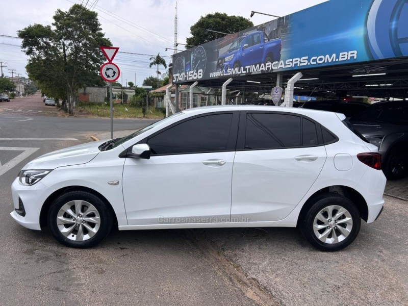 ONIX 1.0 12V FLEX 4P MANUAL - 2023 - VENâNCIO AIRES