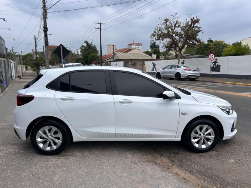 ONIX 1.0 12V FLEX 4P MANUAL - 2023 - VENâNCIO AIRES