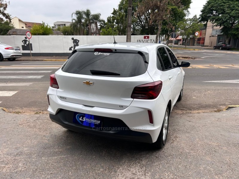 ONIX 1.0 12V FLEX 4P MANUAL - 2023 - VENâNCIO AIRES