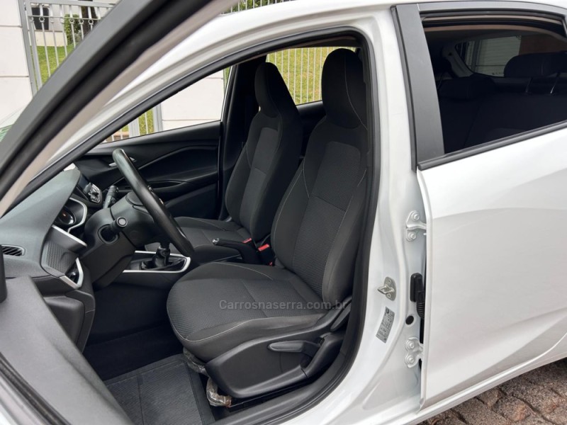 ONIX 1.0 12V FLEX 4P MANUAL - 2023 - VENâNCIO AIRES