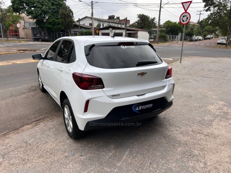 ONIX 1.0 12V FLEX 4P MANUAL - 2023 - VENâNCIO AIRES