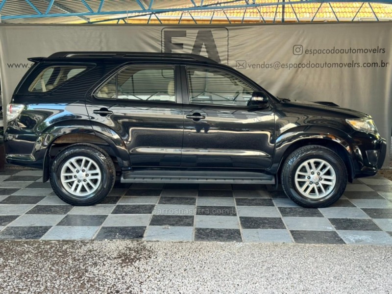 HILUX SW4 3.0 SRV 4X4 7 LUGARES 16V TURBO INTERCOOLER DIESEL 4P AUTOMÁTICO - 2012 - NOVA PRATA