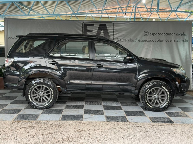 HILUX SW4 3.0 SRV 4X4 7 LUGARES 16V TURBO INTERCOOLER DIESEL 4P AUTOMÁTICO - 2012 - NOVA PRATA