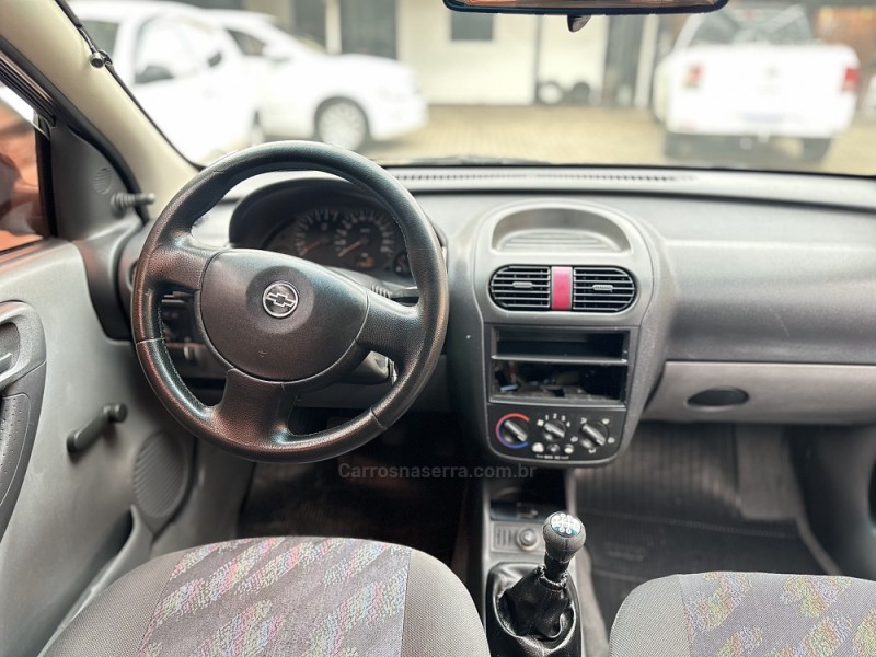 CORSA 1.0 MPFI JOY 8V GASOLINA 4P MANUAL - 2002 - CAMPO BOM
