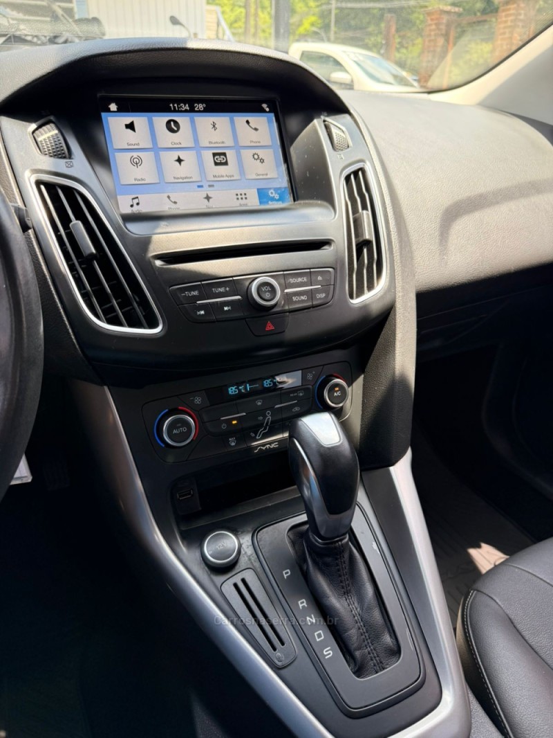 FOCUS 2.0 SE PLUS FASTBACK 16V FLEX 4P AUTOMÁTICO - 2018 - CANELA