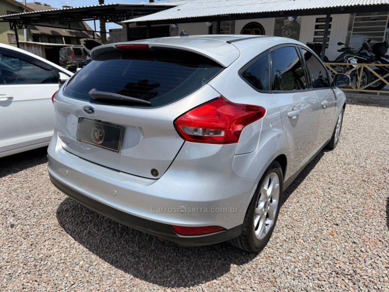 FOCUS 2.0 SE PLUS FASTBACK 16V FLEX 4P AUTOMÁTICO - 2018 - CANELA