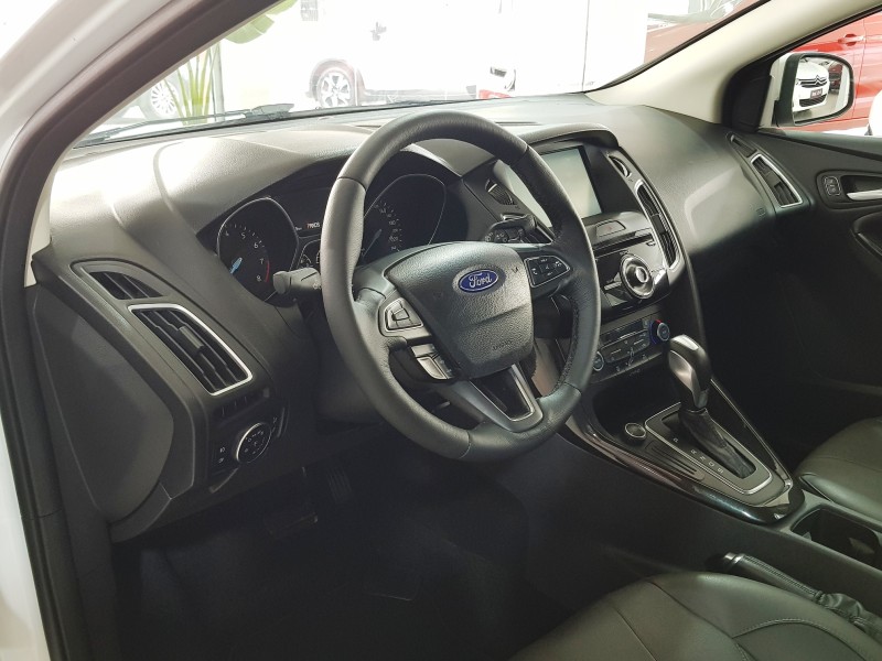 FOCUS 2.0 TITANIUM HATCH 16V FLEX 4P AUTOMÁTICO - 2016 - CAXIAS DO SUL
