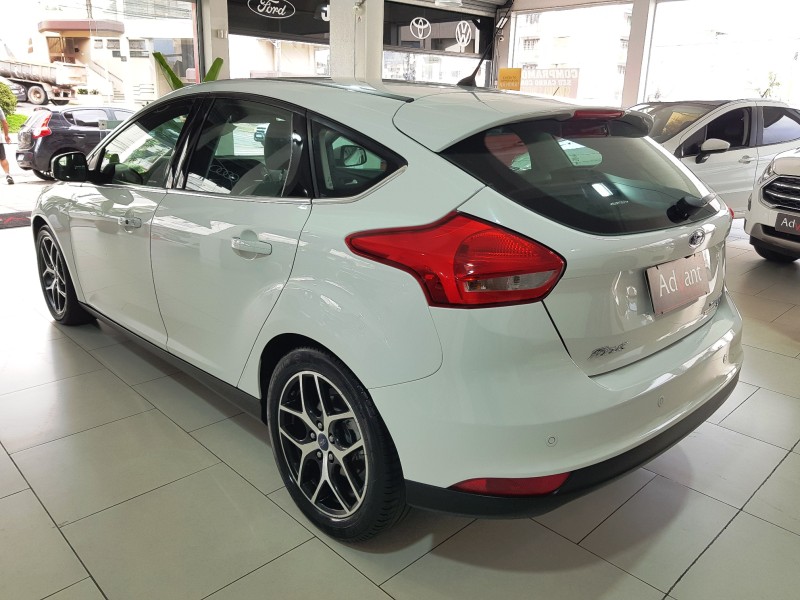 FOCUS 2.0 TITANIUM HATCH 16V FLEX 4P AUTOMÁTICO - 2016 - CAXIAS DO SUL