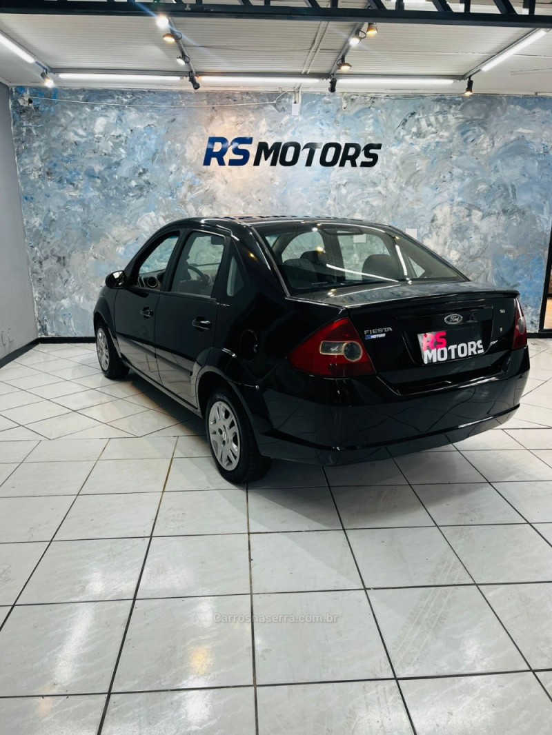 FIESTA 1.6 MPI 8V GASOLINA 4P MANUAL - 2005 - CAXIAS DO SUL