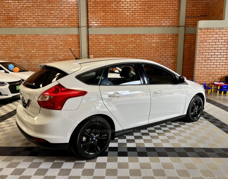 FOCUS 1.6 SE 16V FLEX 4P MANUAL - 2015 - BENTO GONçALVES