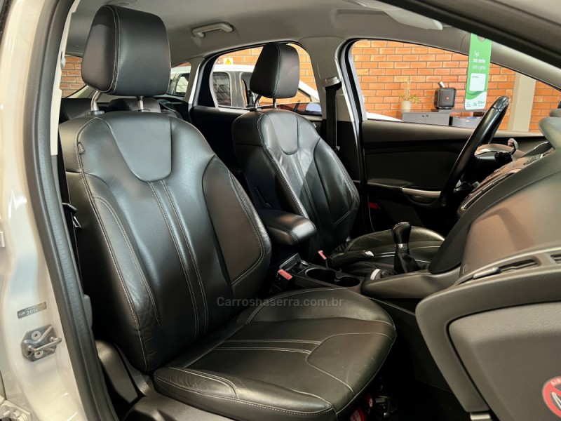 FOCUS 1.6 SE 16V FLEX 4P MANUAL - 2015 - BENTO GONçALVES