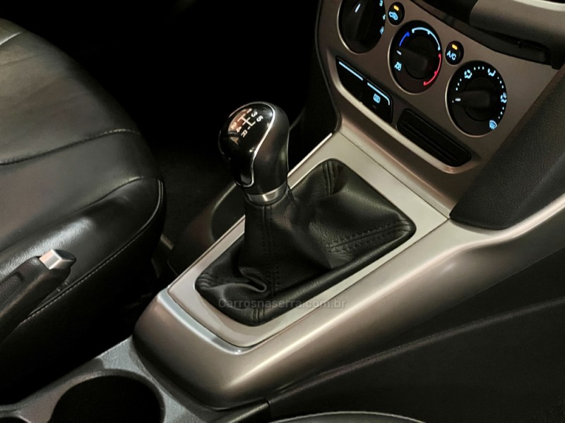 FOCUS 1.6 SE 16V FLEX 4P MANUAL - 2015 - BENTO GONçALVES