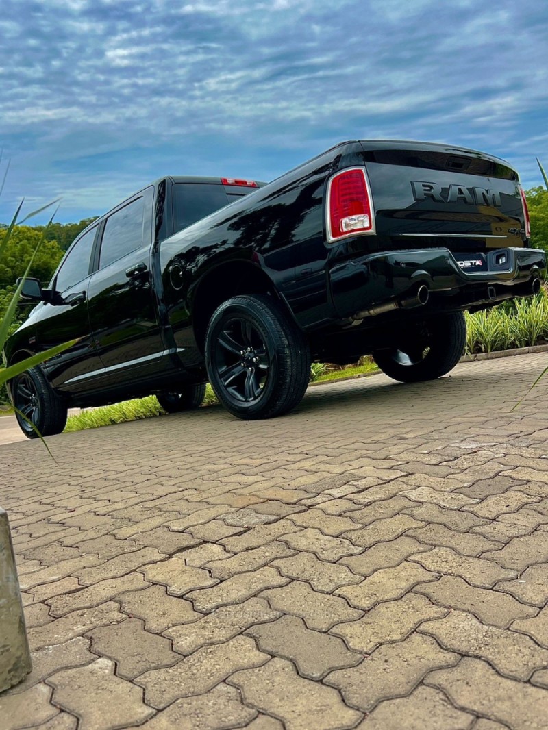 CLASSIC 5.7 LARAMIE V8 HEMI 4P GASOLINA AUTOMÁTICA - 2022 - BENTO GONçALVES