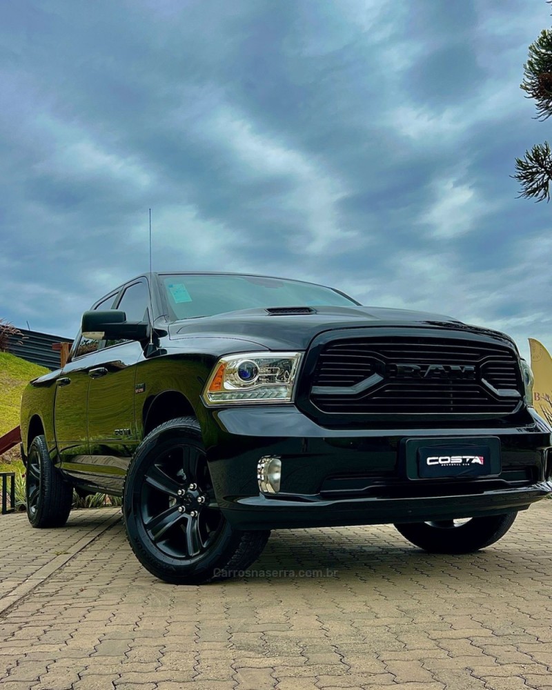 classic 5.7 laramie v8 hemi 4p gasolina automatica 2022 bento goncalves