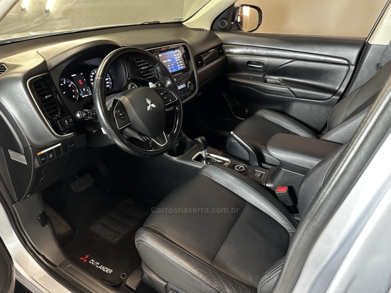 OUTLANDER 3.0 GT 4X4 V6 24V GASOLINA 4P AUTOMÁTICO - 2016 - SAPIRANGA