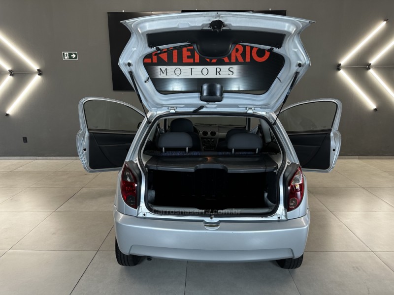 CELTA 1.0 MPFI SPIRIT 8V FLEX 2P MANUAL - 2011 - SAPIRANGA