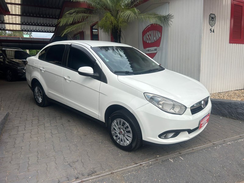 grand siena 1.4 mpi attractive 8v flex 4p manual 2013 tres coroas