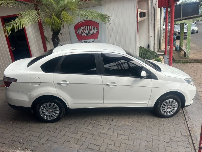 GRAND SIENA 1.4 MPI ATTRACTIVE 8V FLEX 4P MANUAL - 2013 - TRêS COROAS