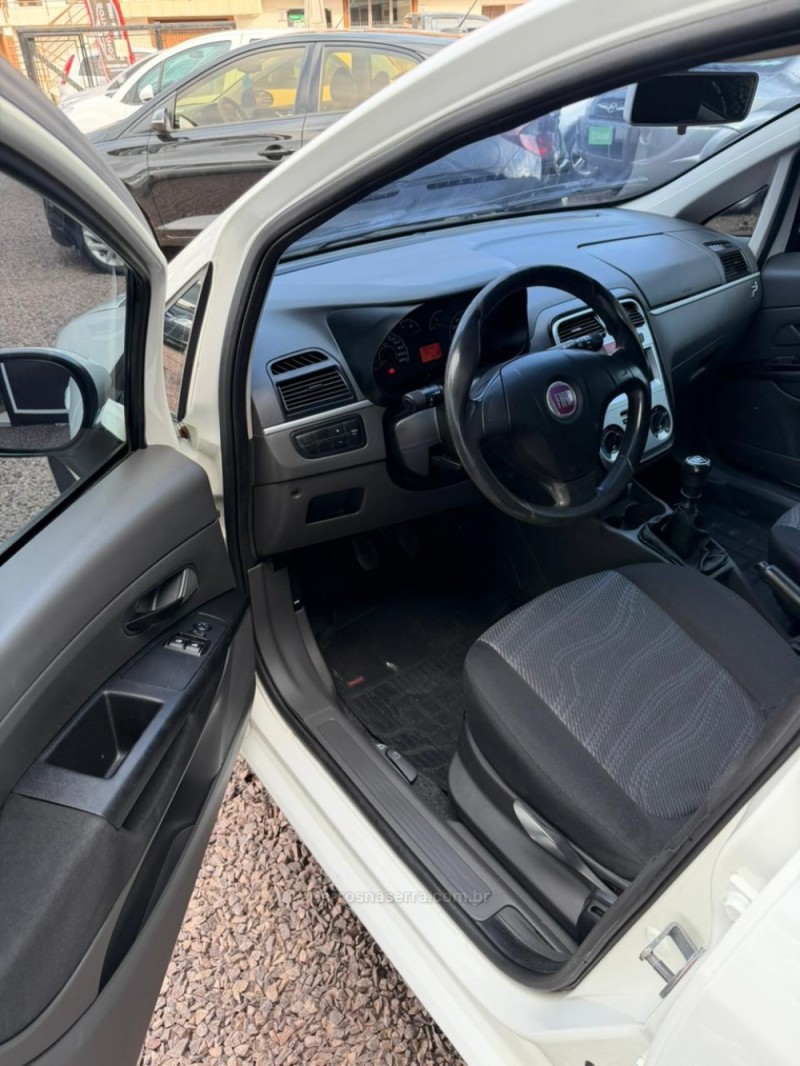 PUNTO 1.4 ATTRACTIVE 8V FLEX 4P MANUAL - 2011 - LAJEADO