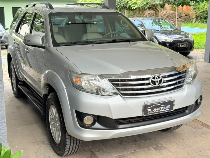 HILUX SW4 2.7 SR 4X2 16V FLEX 4P AUTOMÁTICO - 2012 - FARROUPILHA