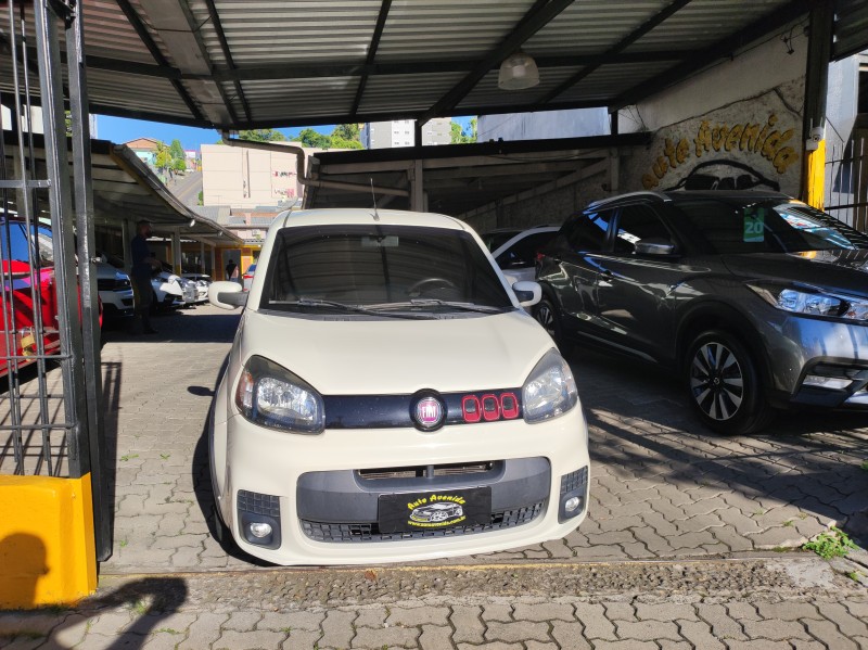 uno 1.4 evo sporting 8v flex 4p automatizado 2015 caxias do sul