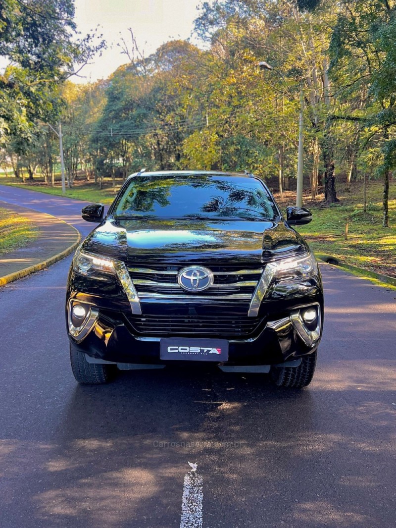 HILUX SW4 4.0 SRX 4X4 7 LUGARES V6 24V GASOLINA 4P AUTOMÁTICO - 2018 - BENTO GONçALVES