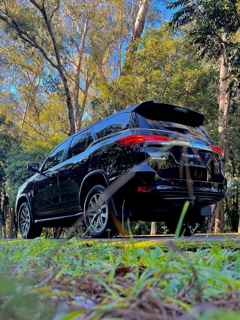 HILUX SW4 4.0 SRX 4X4 7 LUGARES V6 24V GASOLINA 4P AUTOMÁTICO - 2018 - BENTO GONçALVES