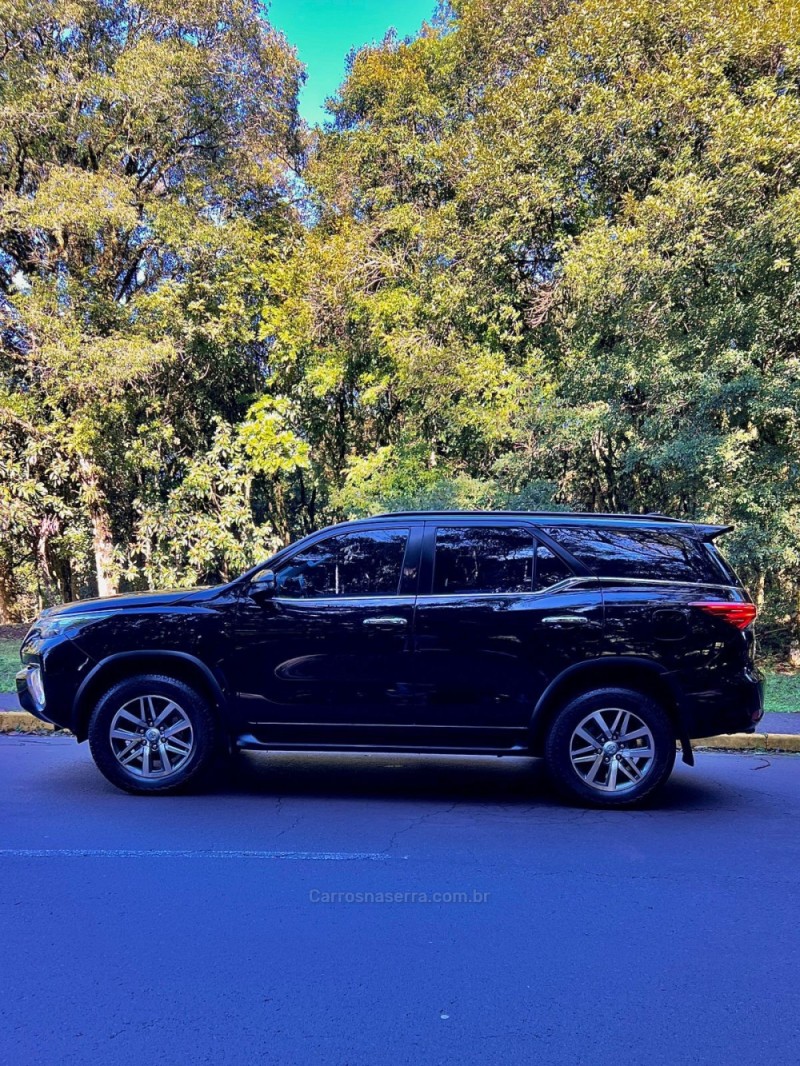 HILUX SW4 4.0 SRX 4X4 7 LUGARES V6 24V GASOLINA 4P AUTOMÁTICO - 2018 - BENTO GONçALVES