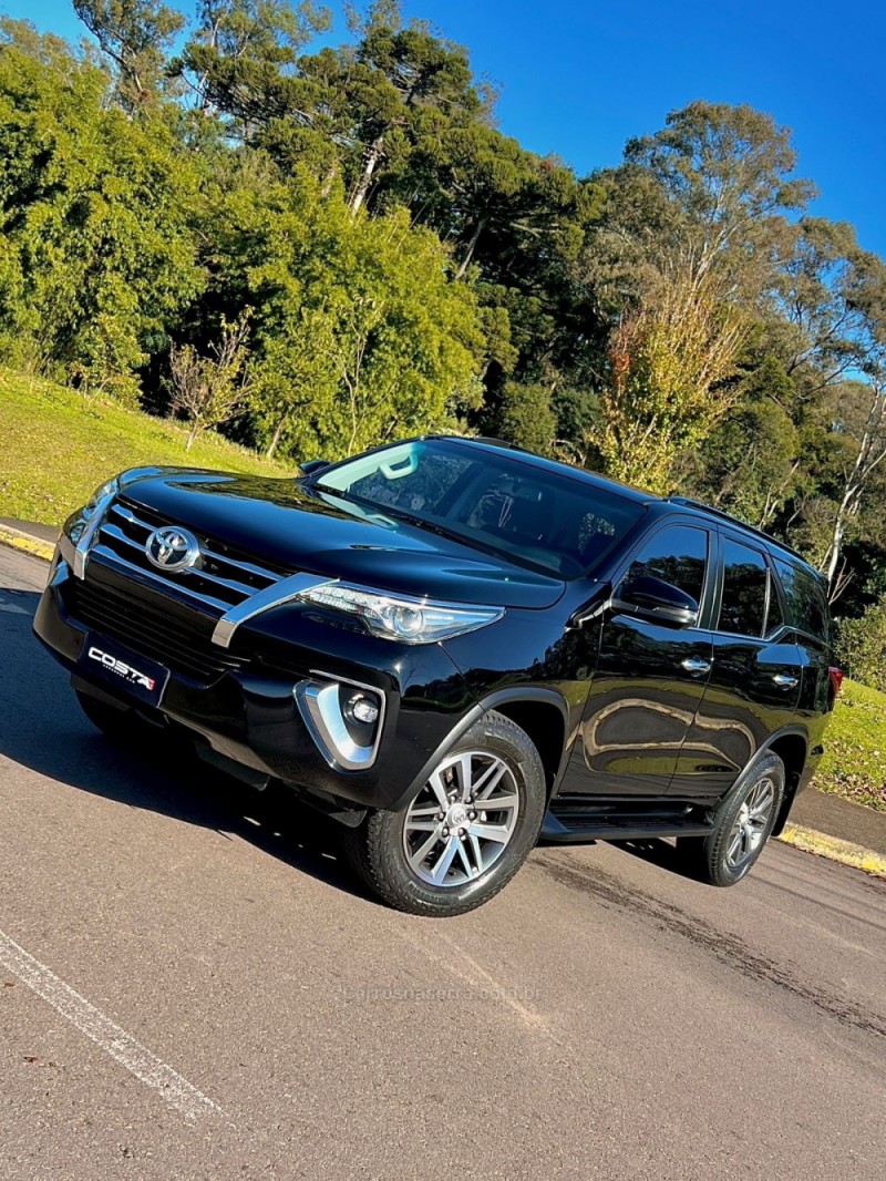 HILUX SW4 4.0 SRX 4X4 7 LUGARES V6 24V GASOLINA 4P AUTOMÁTICO - 2018 - BENTO GONçALVES