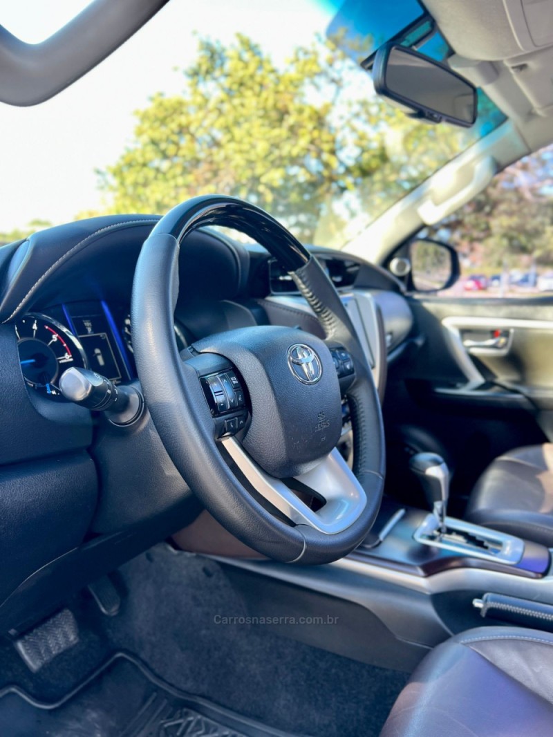 HILUX SW4 4.0 SRX 4X4 7 LUGARES V6 24V GASOLINA 4P AUTOMÁTICO - 2018 - BENTO GONçALVES